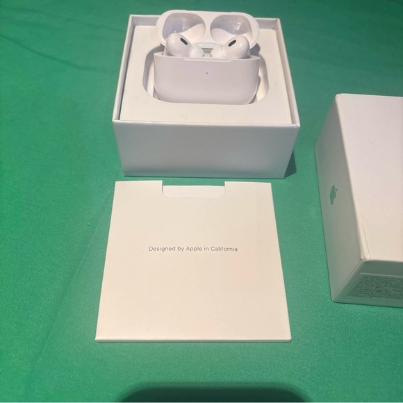 Apple Wireless Earbuds in White